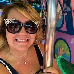 Meet your Posher, Cassandra